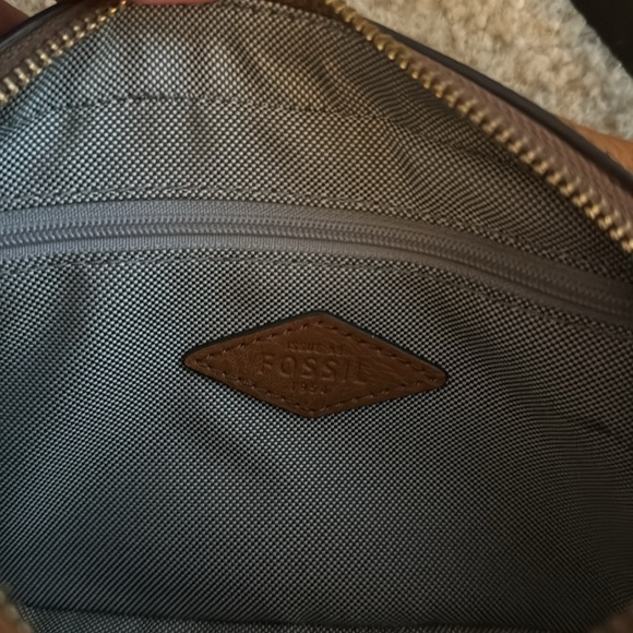 Fossil Crossbody - Picture 3 of 4